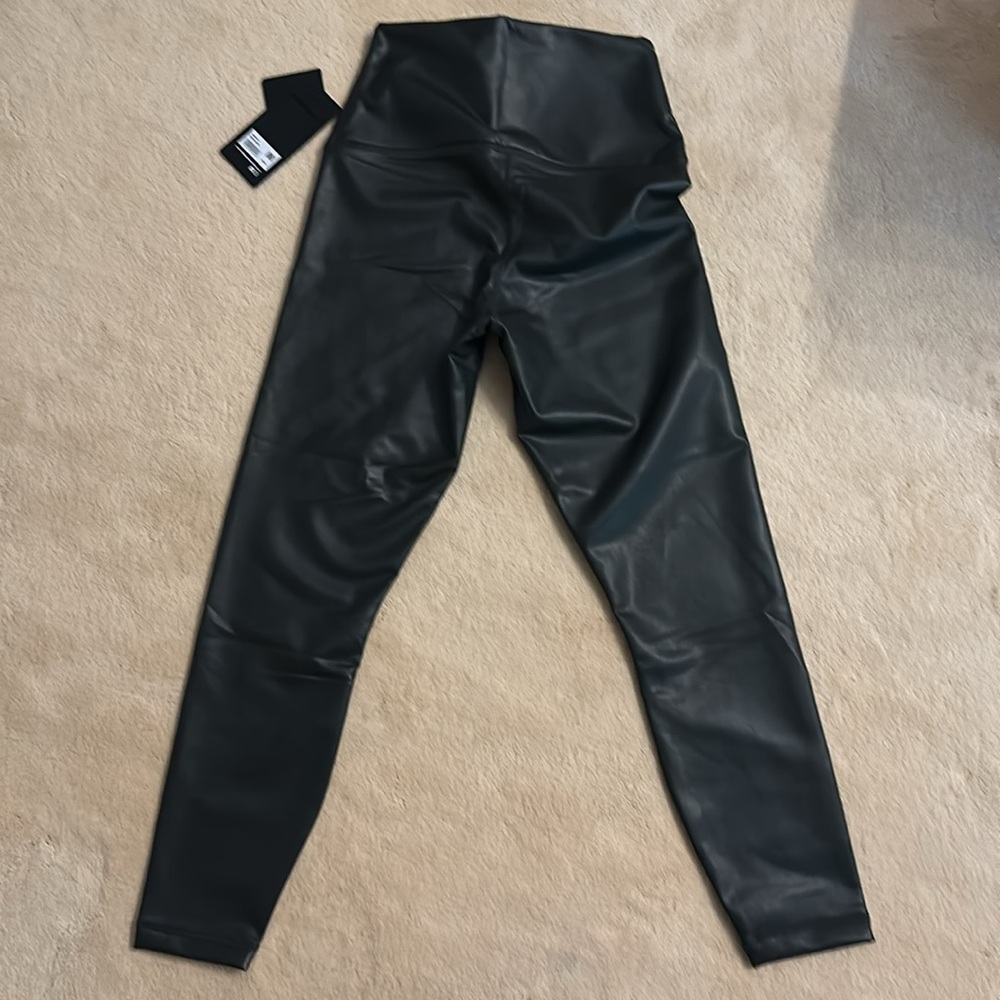 90 Degrees leatherette leggings in deep Forest green - Picture 5 of 5